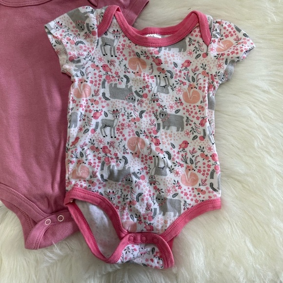 Baby Girl 3-6 Months Set of 3 Bodysuits  
Size 3-6 months​ - Picture 3 of 8